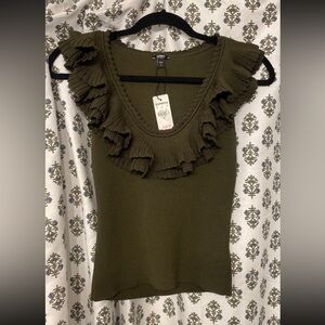 Express body contour ruffle knit tank M